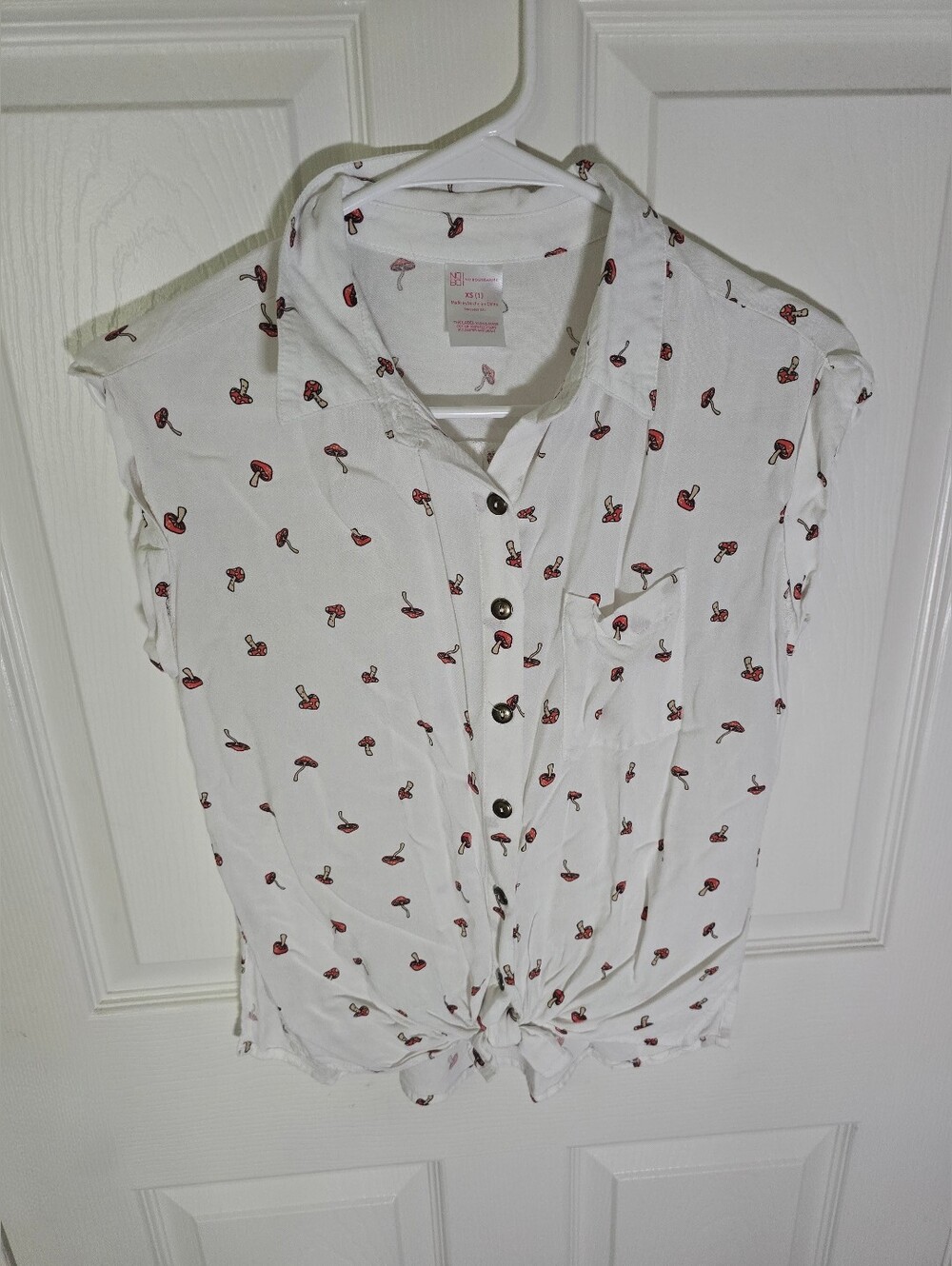 No Boundaries Womens White Button Up Knot Front Mushroom Print Top XS